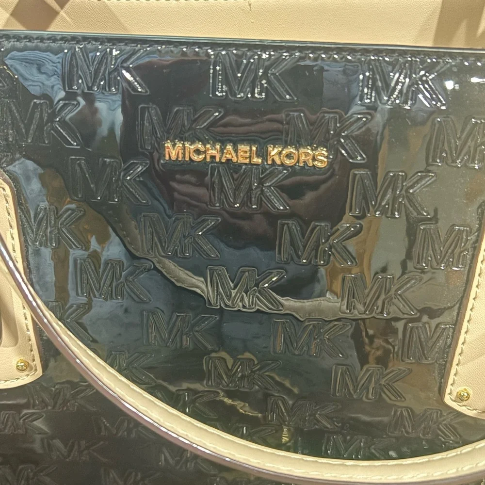 Michael Kors Black Patent Tote with Beige Handles & Matching Wallet - Picture 4 of 8